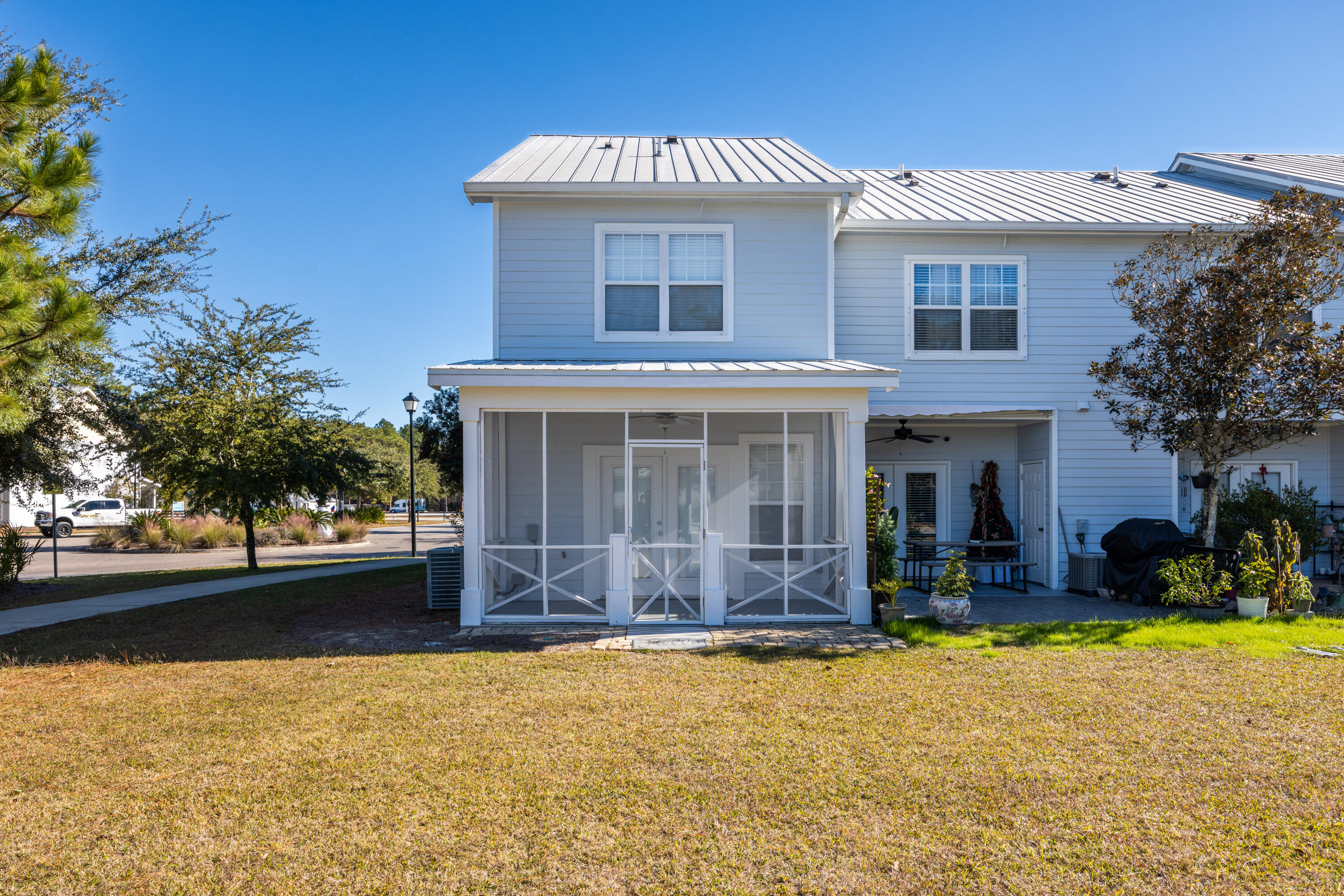 16 South Sand Palm Road Freeport, FL 32439 - Photo 2 of 32 a front view of house with yard and trees