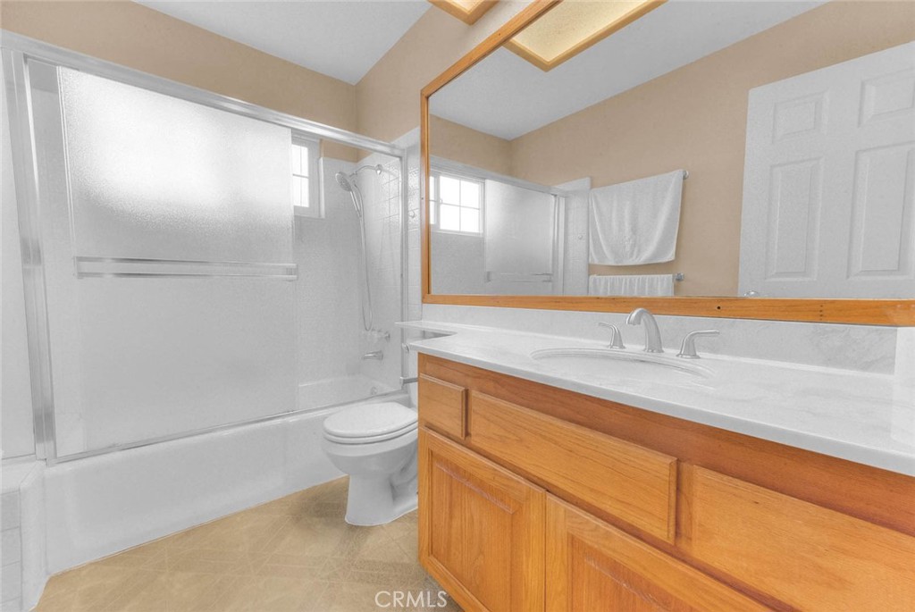 30673 Del Rey Road Temecula, CA 92591 - Photo 24 of 47 Hallway Bathroom For Bedrooms One And Two. New Sink Faucet, New Magnetic Held Shower Head And New Bath Fixtures