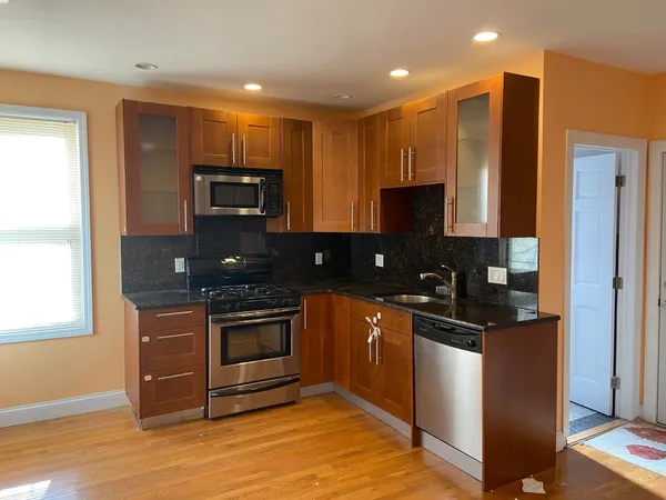 $2,900 | 2 Grotto Glen Road, Unit 2, Boston, MA 02130