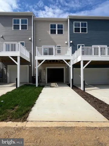 $1,950 | 332 Watercourse Drive, Ranson, WV 25438