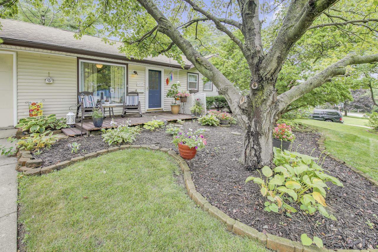 6123 North Hamilton Road Peoria, IL 61614 - Photo 2 of 28 Gallery Image 2