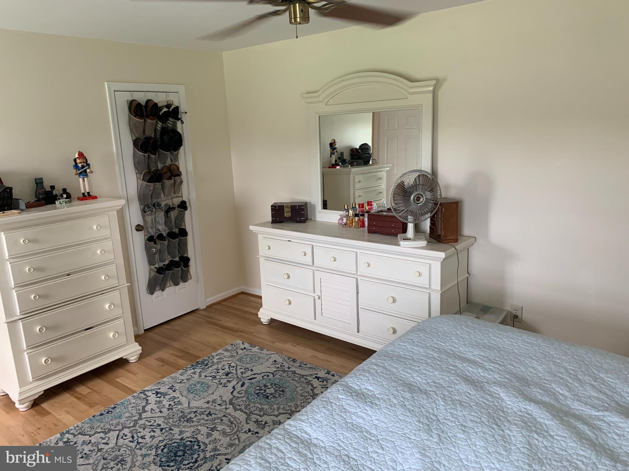 20260 Shelburne Glebe Road Purcellville, VA 20132 - Photo 6 of 14 Main level primary w/walk-in closet / att bath
