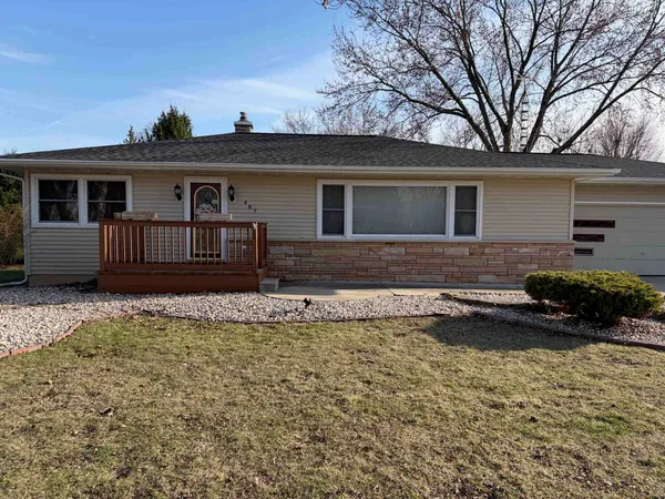 $315,000 | 487 West Main Street, Evansville, WI 53536