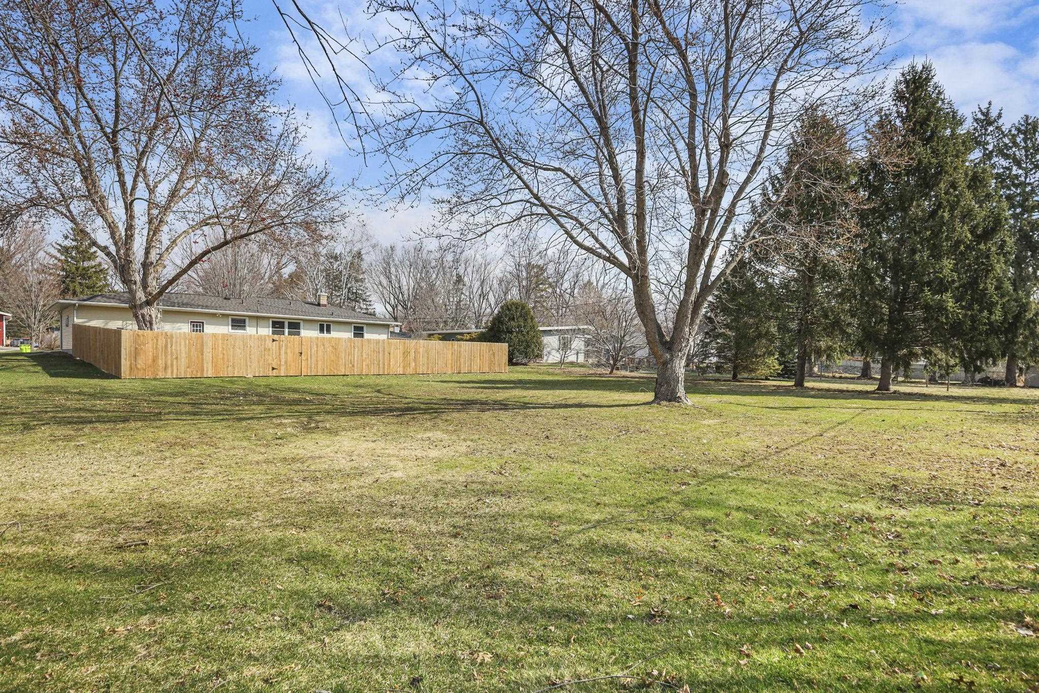 487 West Main Street Evansville, WI 53536 - Photo 2 of 33