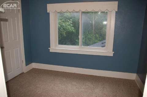 1353 South Graham Road Flint, MI 48532 - Photo 12 of 15 20445843-11.JPG
