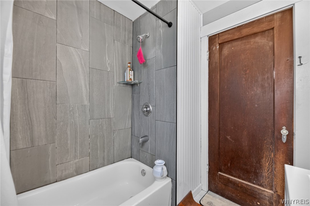 14 St James Road Cheektowaga, NY 14225 - Photo 8 of 45