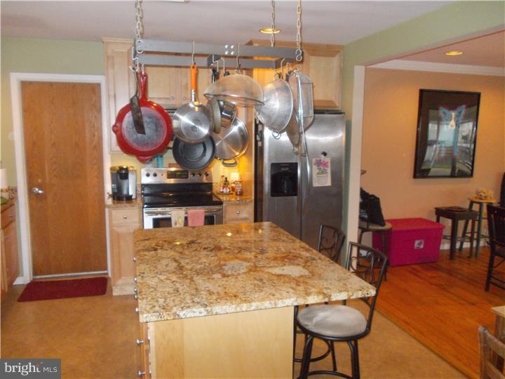 45 Round Hill Road Levittown, PA 19056 - Photo 4 of 25 Kitchen