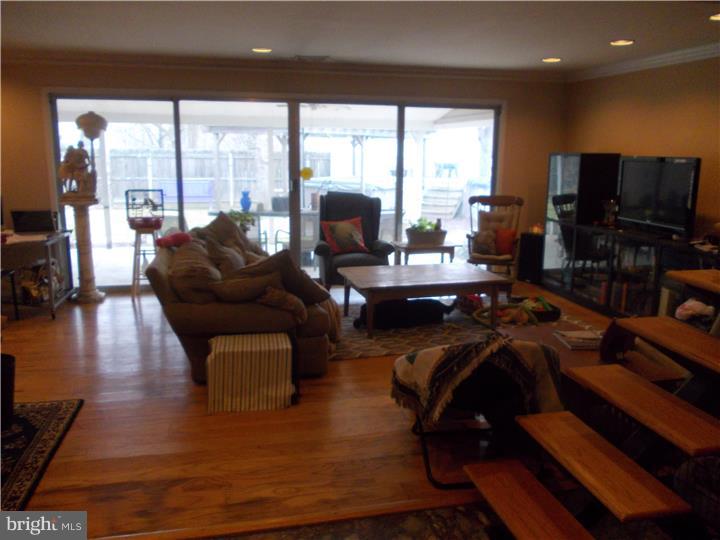45 Round Hill Road Levittown, PA 19056 - Photo 9 of 25 Living Room