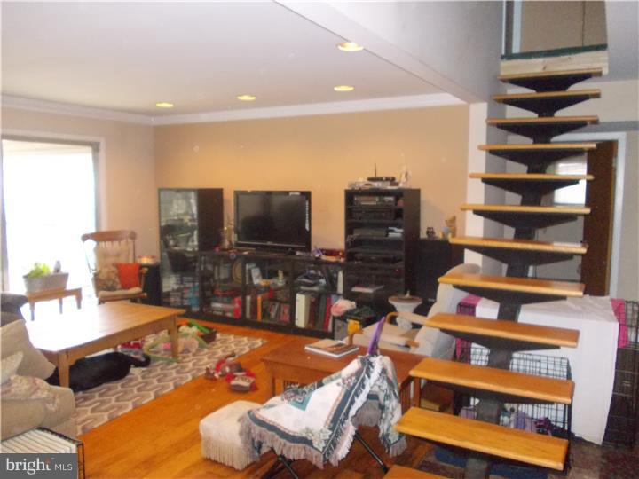 45 Round Hill Road Levittown, PA 19056 - Photo 10 of 25 Living Room