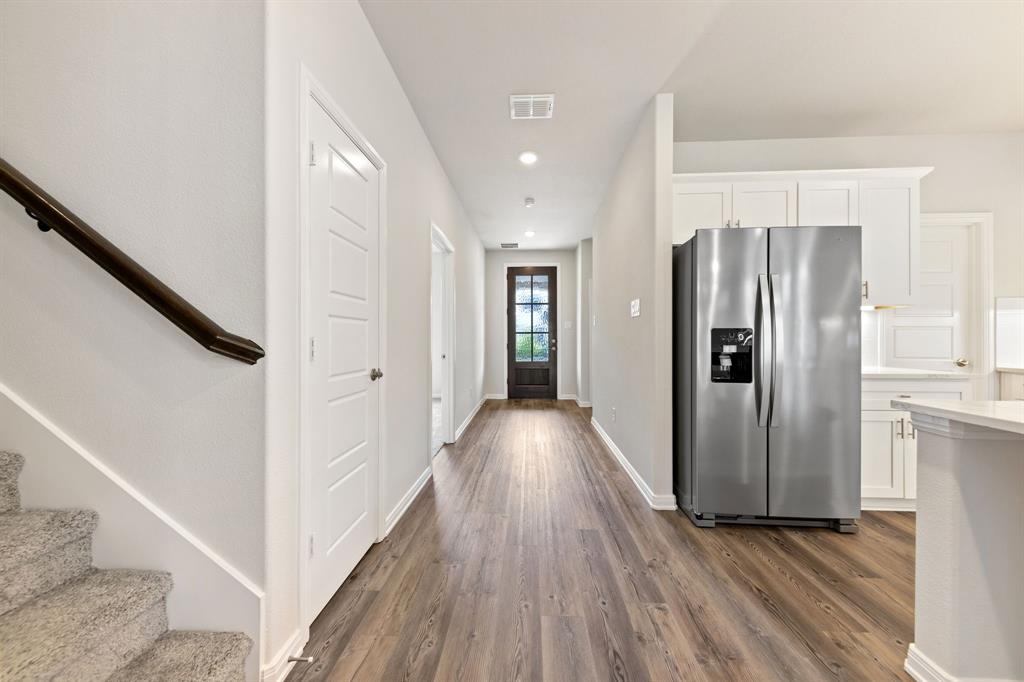 1844 Rosedale Avenue Van Alstyne, TX 75495 - Photo 4 of 26 With a stunning wood and glass front door and ample wall space to display art work, you will love inviting friends and family into this beautiful home!