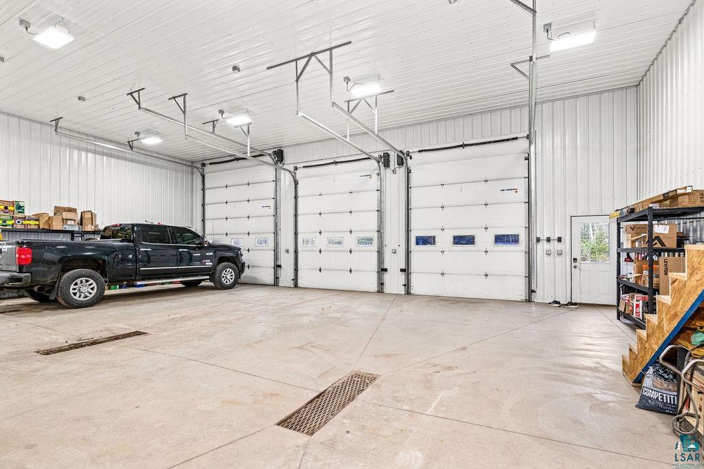 5174 Upper Peterson Road Duluth, MN 55804 - Photo 20 of 42 Garage featuring metal wall