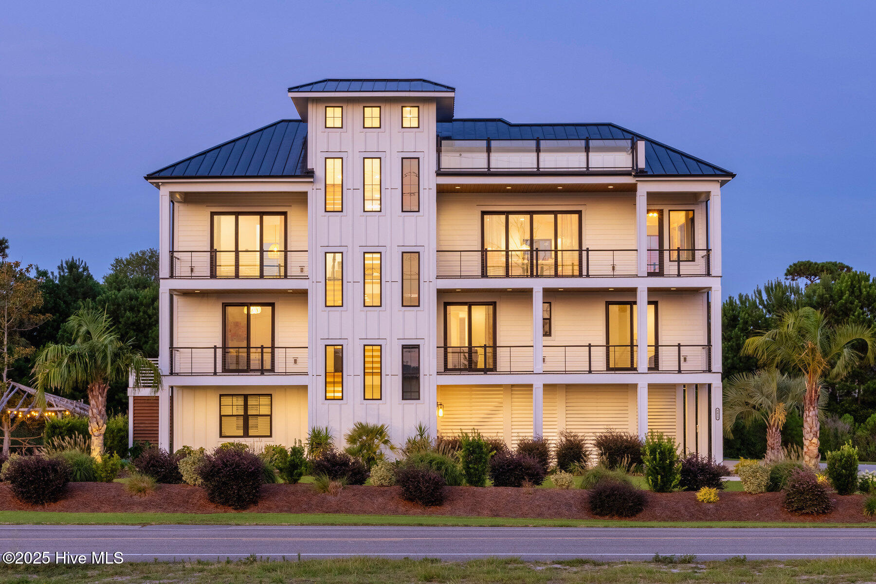 8413_river_road_twilight-2_909