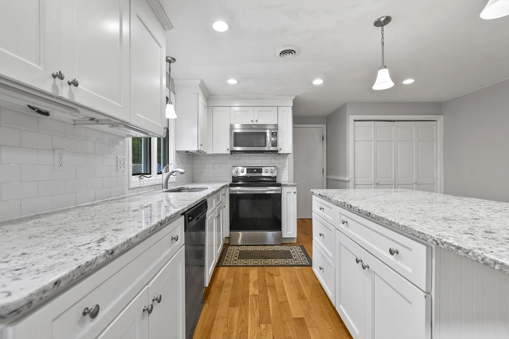 7 Ledgewood Road Medway, MA 02053 - Photo 4 of 33 Gallery Image 4