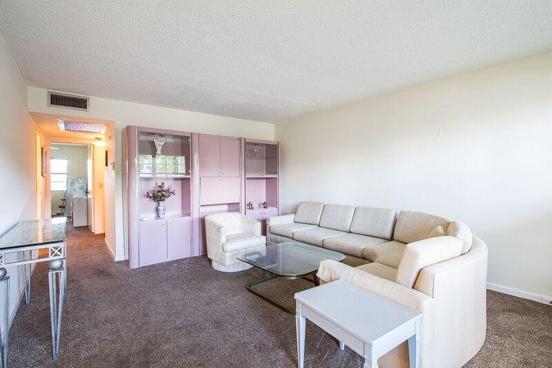 1026 Cornwall East, Unit 1026B Boca Raton, FL 33434 - Photo 4 of 13 1