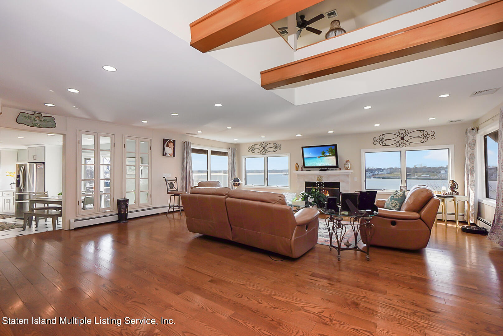 50 Wards Point Avenue Staten Island, NY 10307 - Photo 11 of 52 LIVING ROOM