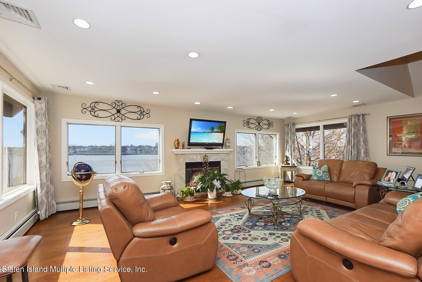 50 Wards Point Avenue Staten Island, NY 10307 - Photo 12 of 52 LIVING ROOM