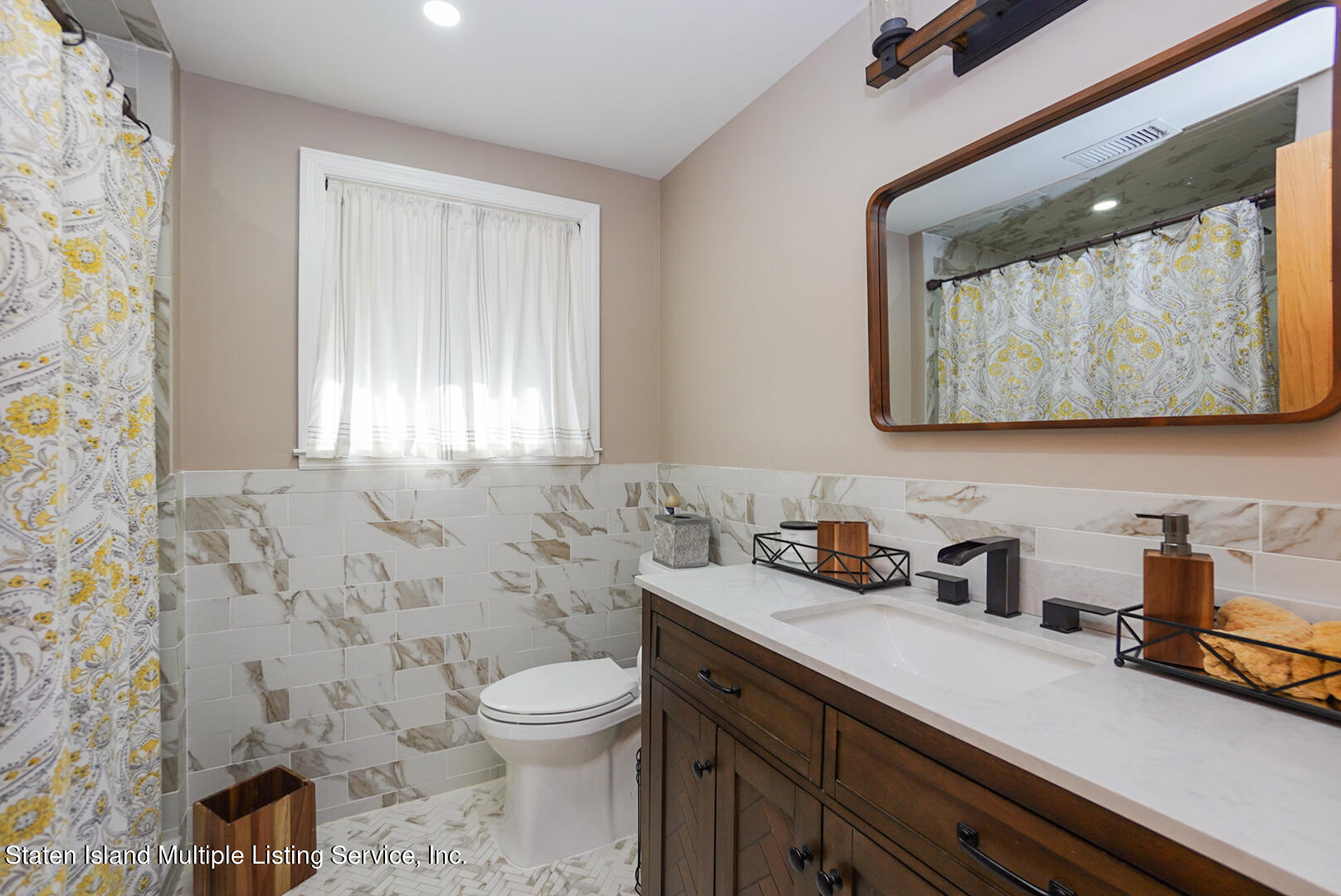 50 Wards Point Avenue Staten Island, NY 10307 - Photo 15 of 52 LEVEL 1 3/4 BATH