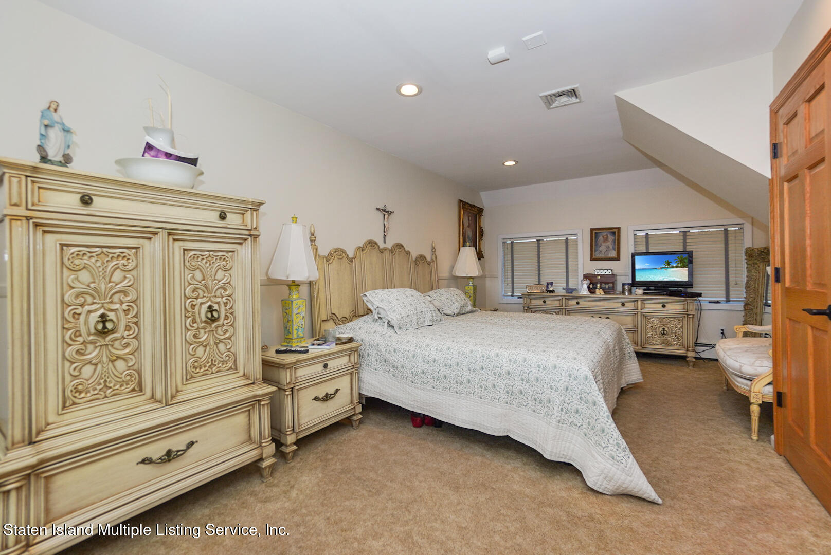 50 Wards Point Avenue Staten Island, NY 10307 - Photo 16 of 52 LEVEL 1 ADDITIONAL MASTER BEDROOM