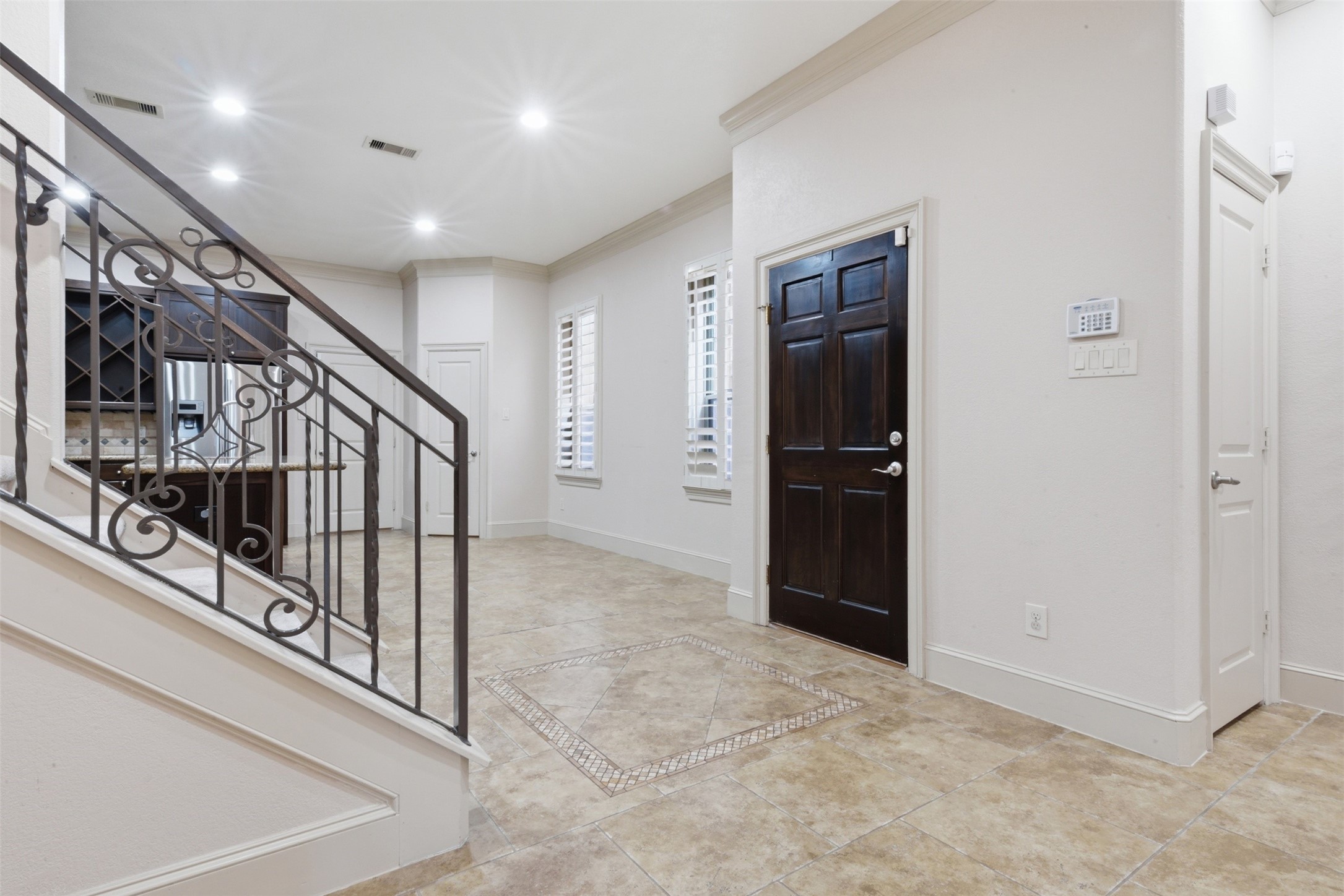 5929 Kansas Street Houston, TX 77007 - Photo 4 of 30 Entryway