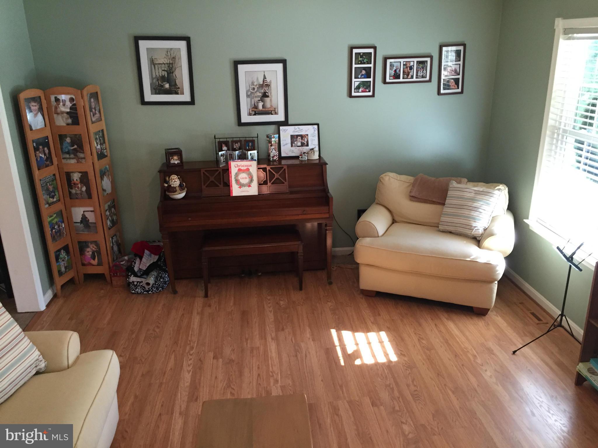 258 Hilltop Road Lusby, MD 20657 - Photo 11 of 27 Living Room