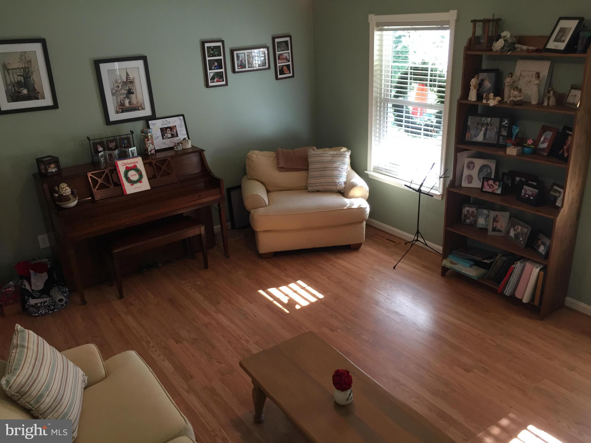 258 Hilltop Road Lusby, MD 20657 - Photo 12 of 27 Living Room