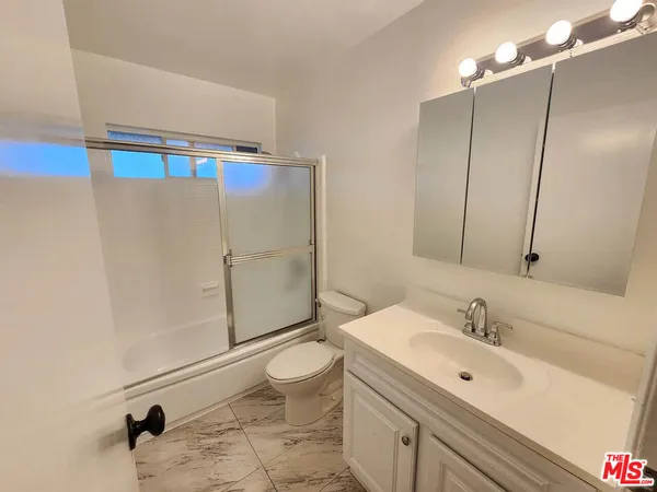 $2,700 | 6342 Morse Avenue, Unit 309, North Hollywood, CA 91606