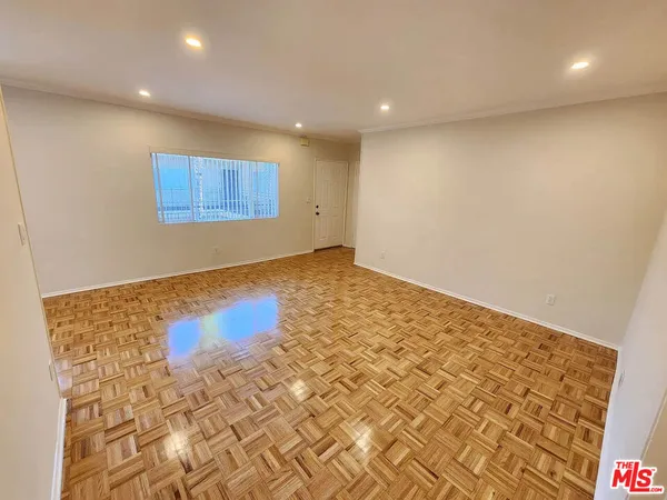 $2,700 | 6342 Morse Avenue, Unit 309, North Hollywood, CA 91606