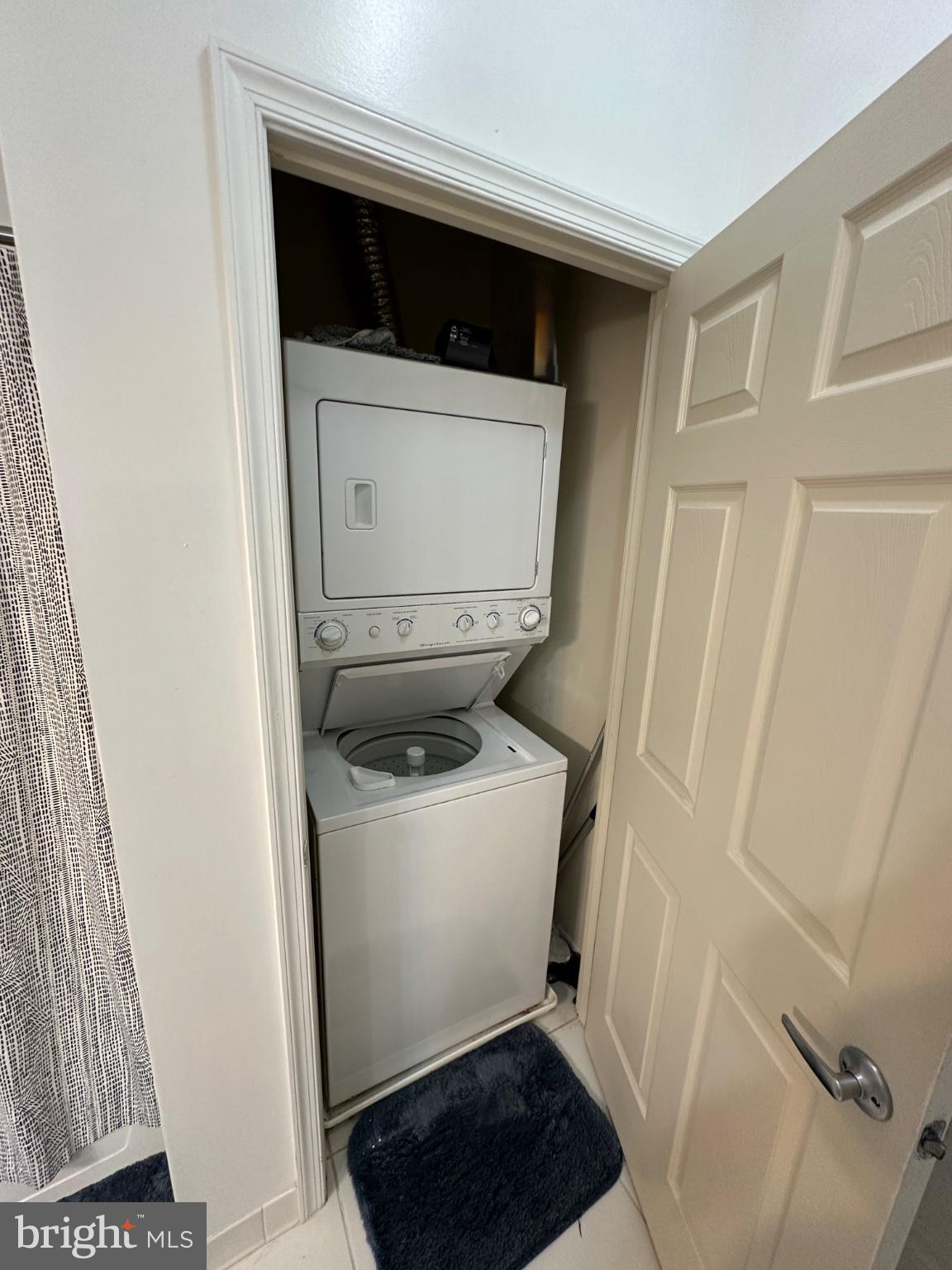 2726 Gallows Road, Unit 113 Vienna, VA 22180 - Photo 8 of 15 In-Unit Laundry