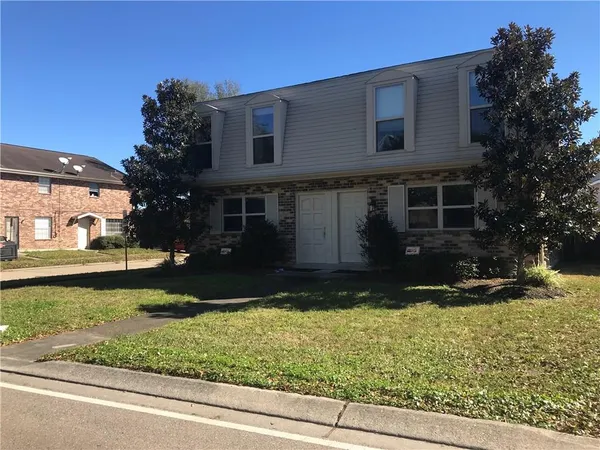 $395,000 | 4208-10 Chateau Boulevard, Kenner, LA 70065