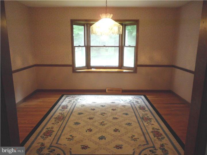 156 Larrison Road Wrightstown, NJ 08562 - Photo 15 of 25 Dining Room