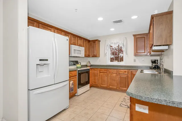 $445,000 | 59 Cluff Road, Unit 41, Salem, NH 03079