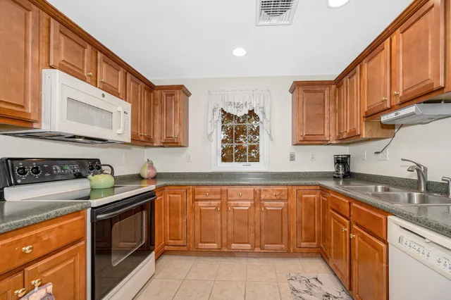 $445,000 | 59 Cluff Road, Unit 41, Salem, NH 03079