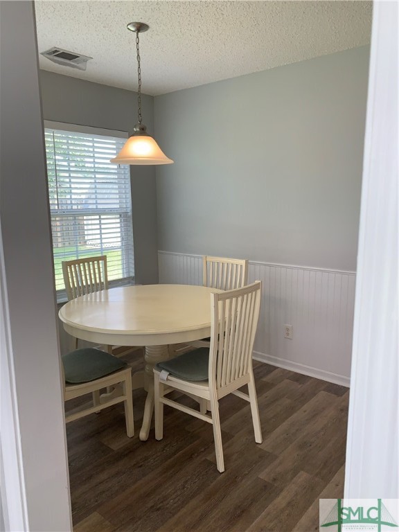 306 Pebble Drive Rincon, GA 31326 - Photo 15 of 40 Walking into Breakfast Area from Dining Room.