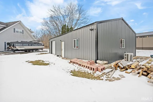 $530,000 | 3520 South 500 East, Bringhurst, IN 46913