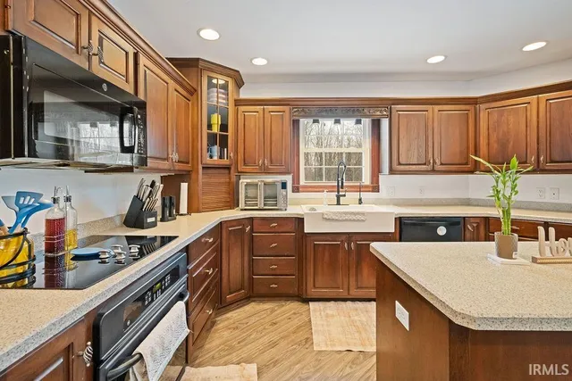 $530,000 | 3520 South 500 East, Bringhurst, IN 46913