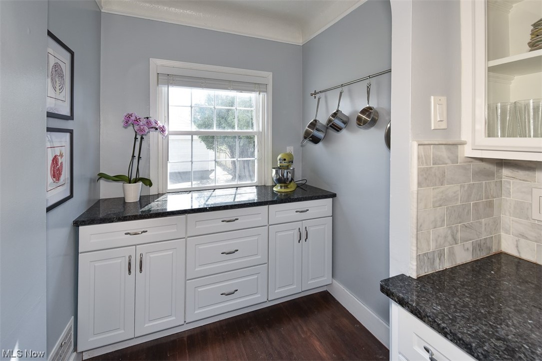 2471 Traymore Road Cleveland, OH 44118 - Photo 9 of 35