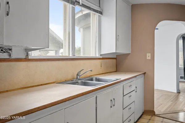 $299,000 | 309 Douglas Avenue, Grandview, WA 98930