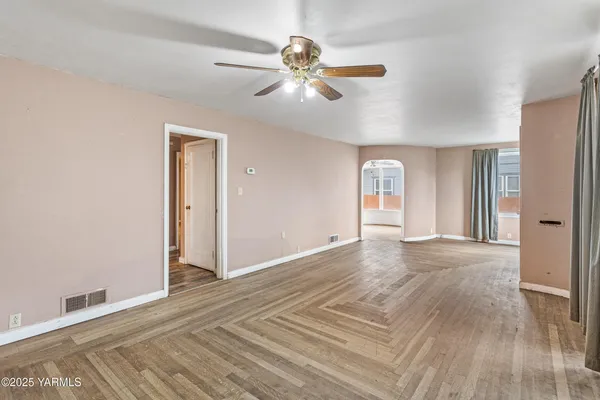 $299,000 | 309 Douglas Avenue, Grandview, WA 98930