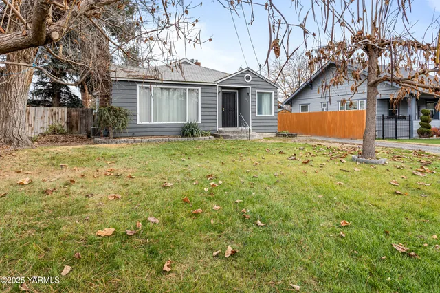 $305,000 | 309 Douglas Avenue, Grandview, WA 98930