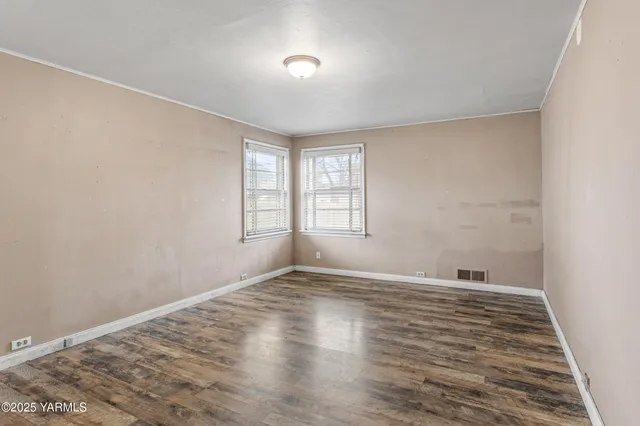 $305,000 | 309 Douglas Avenue, Grandview, WA 98930