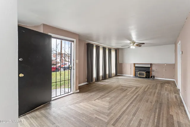 $305,000 | 309 Douglas Avenue, Grandview, WA 98930