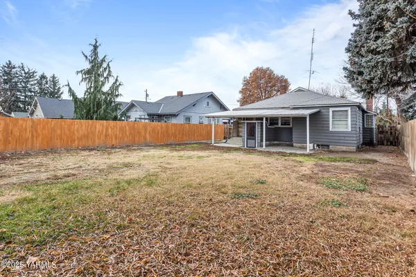 $299,000 | 309 Douglas Avenue, Grandview, WA 98930