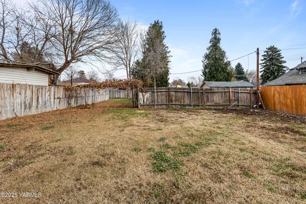 $299,000 | 309 Douglas Avenue, Grandview, WA 98930