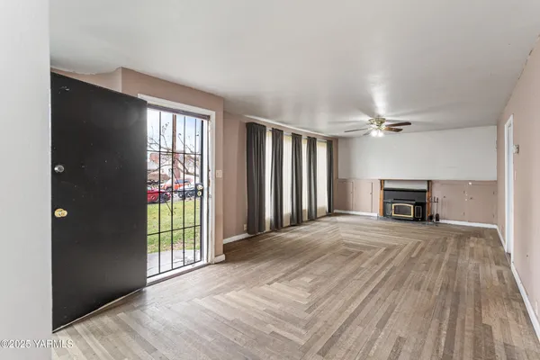 $299,000 | 309 Douglas Avenue, Grandview, WA 98930