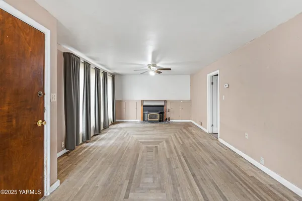 $299,000 | 309 Douglas Avenue, Grandview, WA 98930