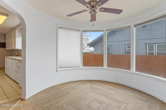 $305,000 | 309 Douglas Avenue, Grandview, WA 98930