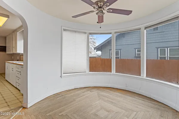 $299,000 | 309 Douglas Avenue, Grandview, WA 98930