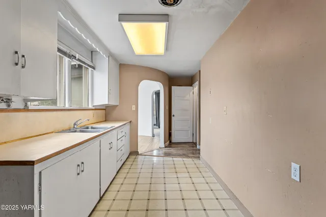 $305,000 | 309 Douglas Avenue, Grandview, WA 98930