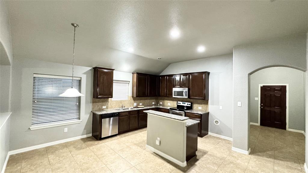 6440 Parkstone Way Dallas, TX 75249 - Photo 10 of 19 Gallery Image 10