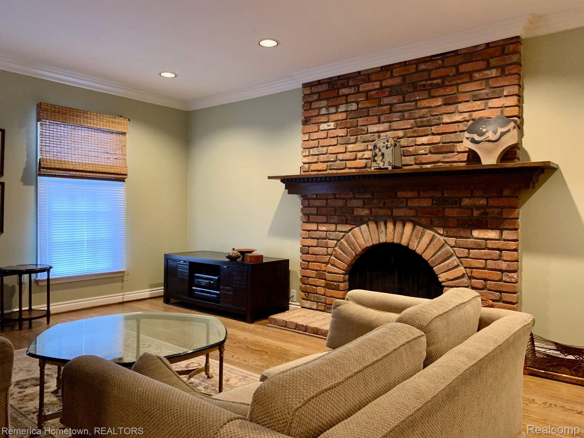 33929 Old Timber Road Farmington, MI 48331 - Photo 15 of 34 Gas fireplace...